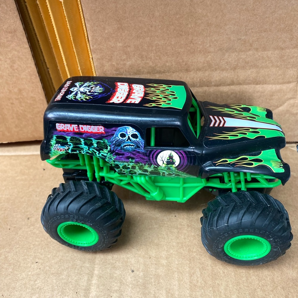 3 for $10 - Monster Jam Spin Master Grave Digger Monster Truck Toy
